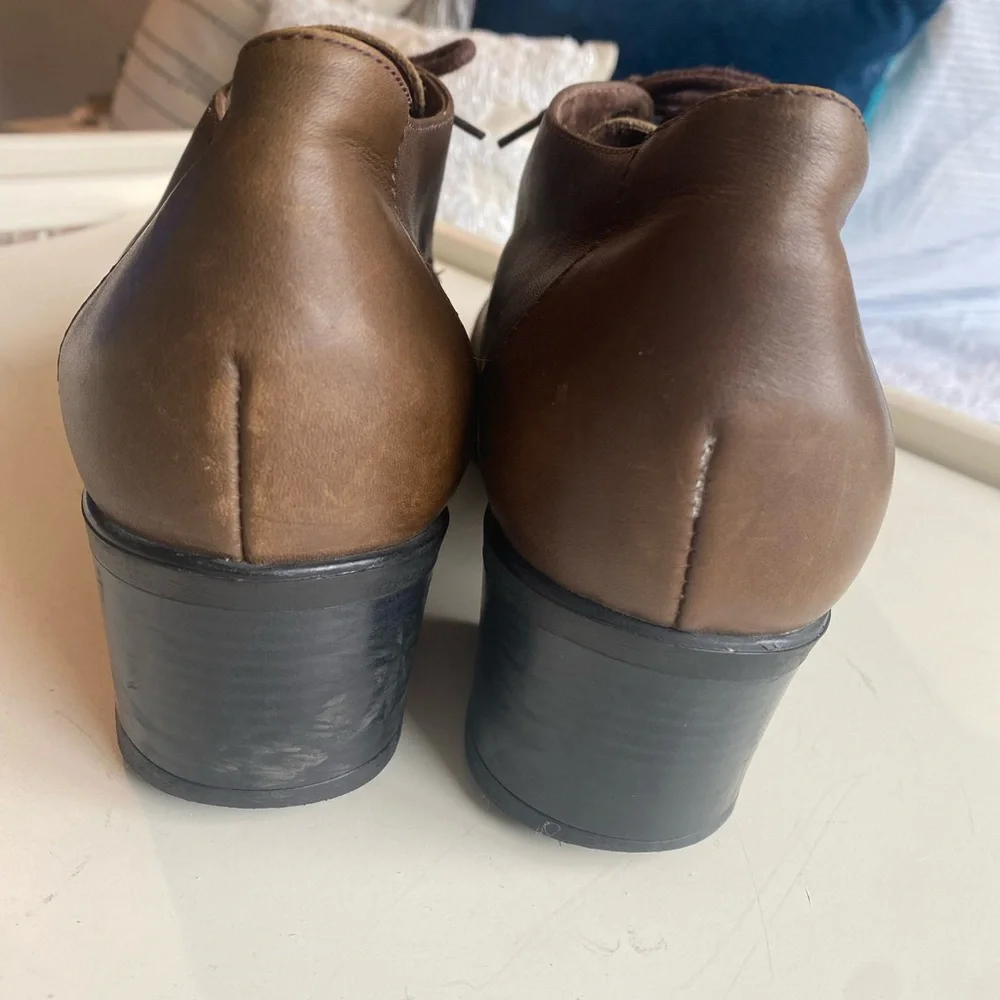Naot lace up